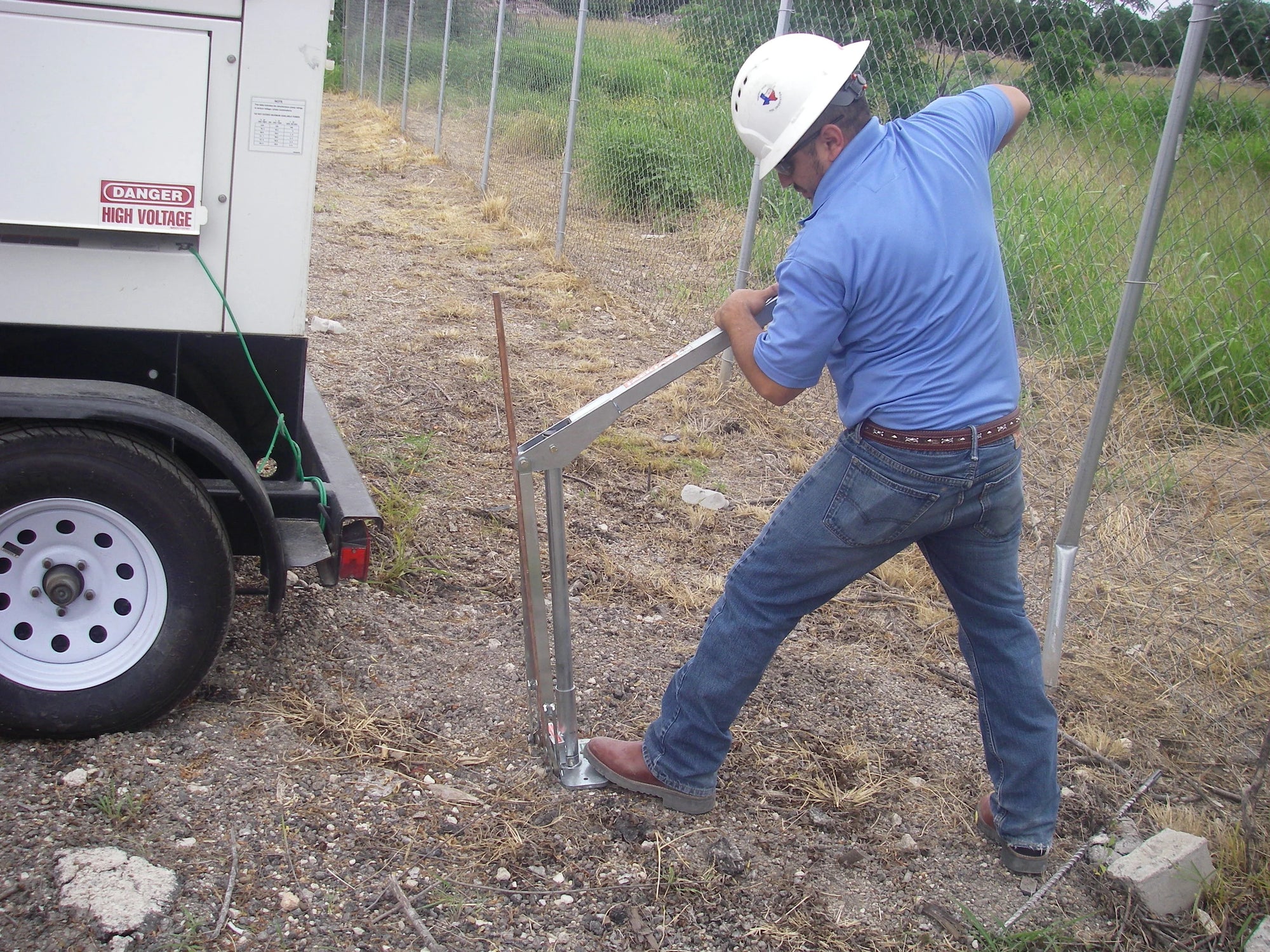 Effortlessly Remove Ground Rods with the JackJaw 300U Ground Rod Puller: A Game-Changer for Your Projects